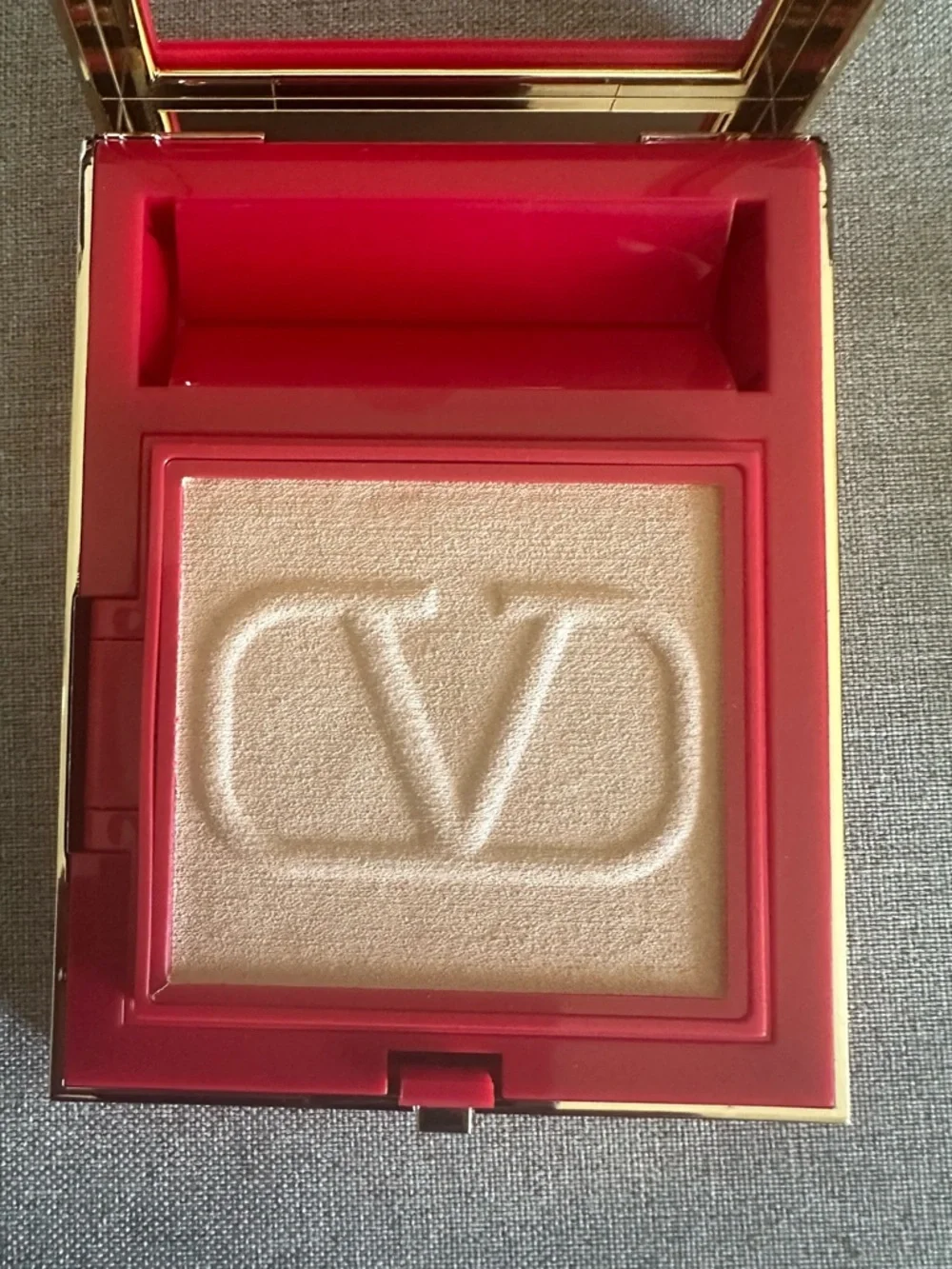 Valentino Go-Clutch Refillable Radiant Setting Powder LIGHT MEDIUM 03 - Boxed